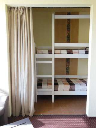 Хостелы Хостел Эдельвейс Колодищи Односпальная кровать в общем номере для мужчин и женщин-2