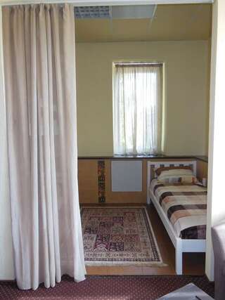 Хостелы Хостел Эдельвейс Колодищи Односпальная кровать в общем номере для мужчин и женщин-4